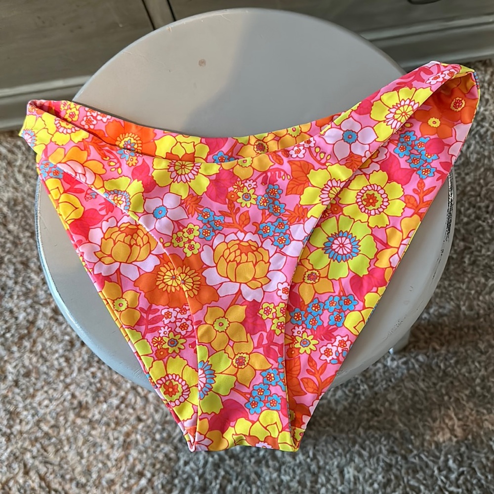 This is Kulani Kinis both the top and bottom are smalls. Bright pink and orange.